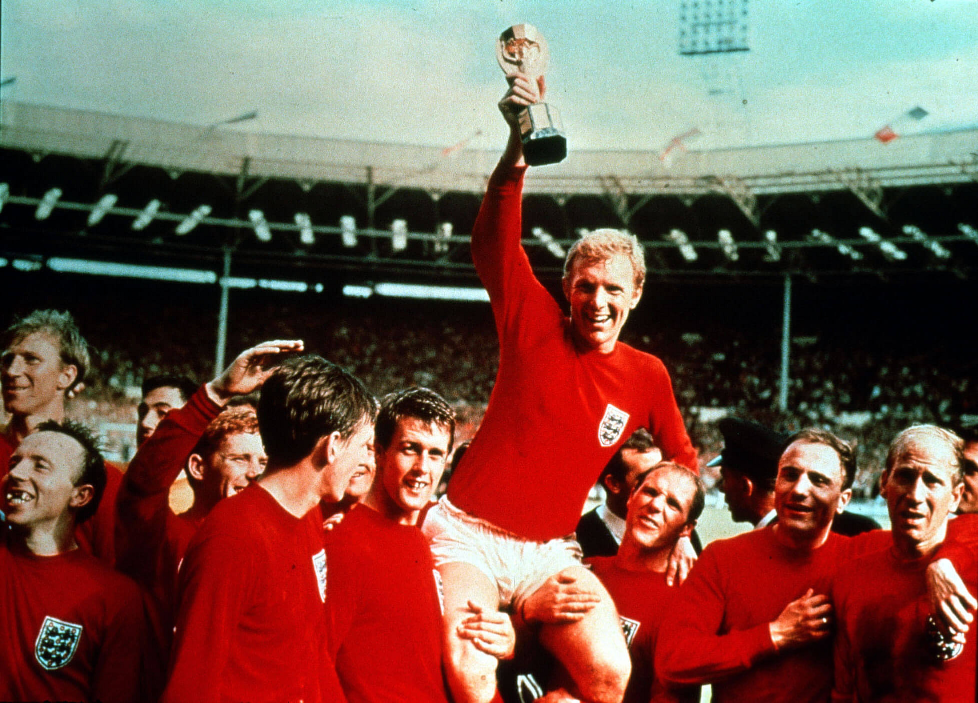 England expects. Англия 1966 Чемпионат мира. ЧМ 1966 Бэнкс. Сборная Англии 1966. Бобби Мур Англия сборная.