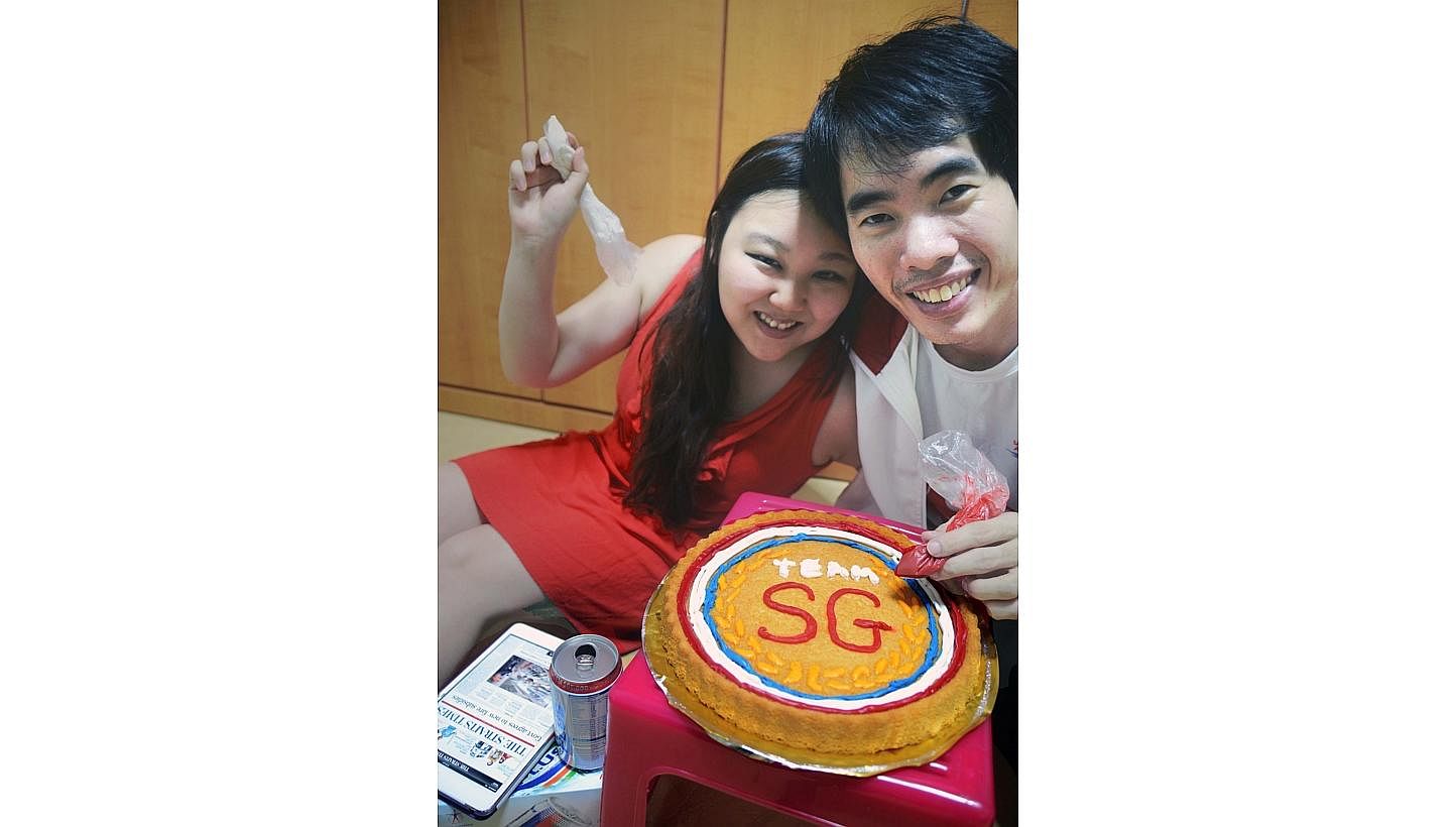Eunice Nicole Lim&nbsp;wins the top prize of the SEA Games contest held by The Straits Times, in partnership with 100Plus, with this&nbsp;photo of a cake that resembles a medal, which she baked with her boyfriend Keith Goh. -- PHOTO: EUNICE NICOLE LI