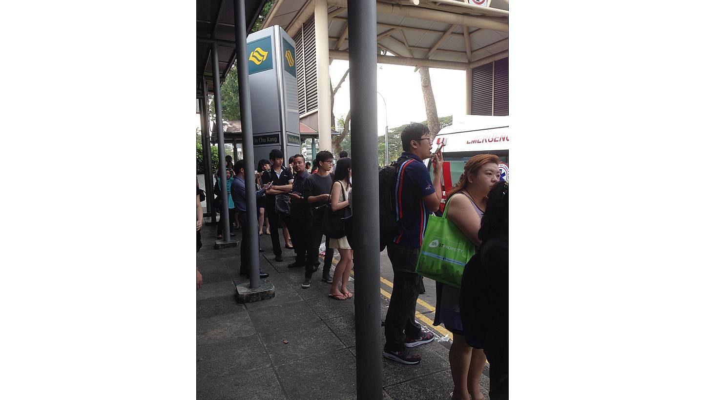 Long queue for bridging bus service at Yio Chu Kang MRT station.&nbsp;A train fault occurred on the North-South Line on Monday morning. --&nbsp;ST PHOTO: ONG HWEE HWEE&nbsp;