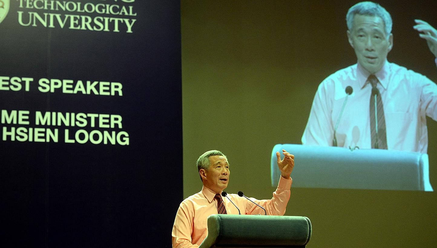 Singapore Prime Minister Lee Hsien Loong held a dialogue session with over 1,000 university students on Tuesday night on the topic of “Singapore - Progressing Together”. Young Singaporeans need not worry that they will have a tougher time than th