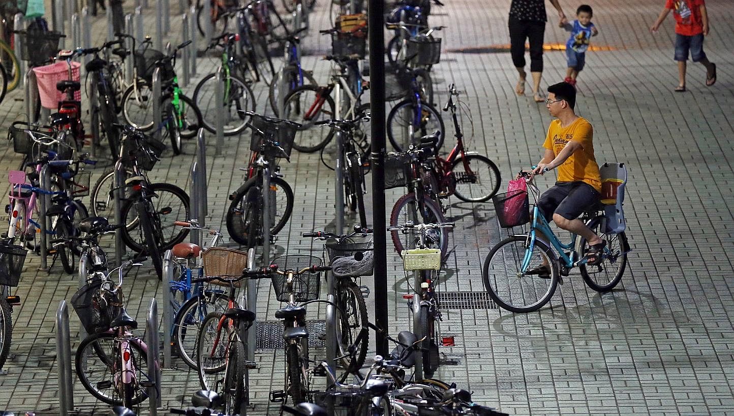 National Development Minister Khaw Boon Wan said on Wednesday that cycling should not be just a recreational pursuit, but also a viable transport option for short trips around Singapore. -- ST PHOTO:&nbsp;SEAH KWANG PENG