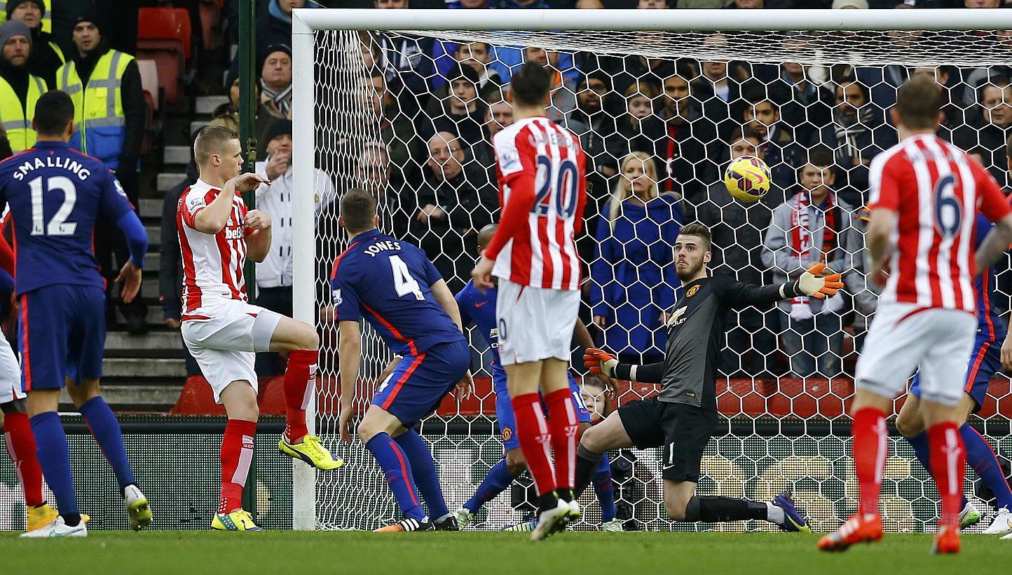 Stoke City's Ryan Shawcross (second left) shoots to score a goal during their English Premier League soccer match against Manchester United at the Britannia Stadium in Stoke-on-Trent, central England Jan 1, 2015. -- PHOTO: REUTERS