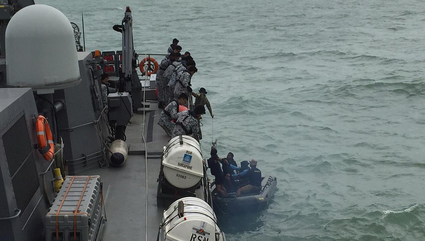 An Indonesian Navy seaboat (right) picks up items retrieved from the Republic of Singapore Navy vessel RSS Valour in this handout photo provided by Singapore's Ministry of Defence, released to Reuters on Jan 4, 2015. The warship has returned to Singa