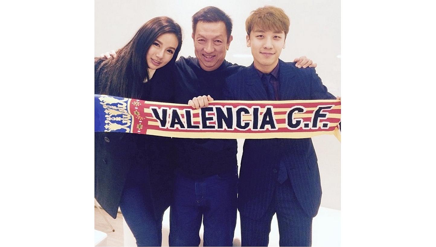 Ms Kim Lim, her father Peter Lim and K-pop star Seungri of BigBang attend a Valencia CF match in Spain. -- PHOTO: SEUNGRI/ INSTAGRAM