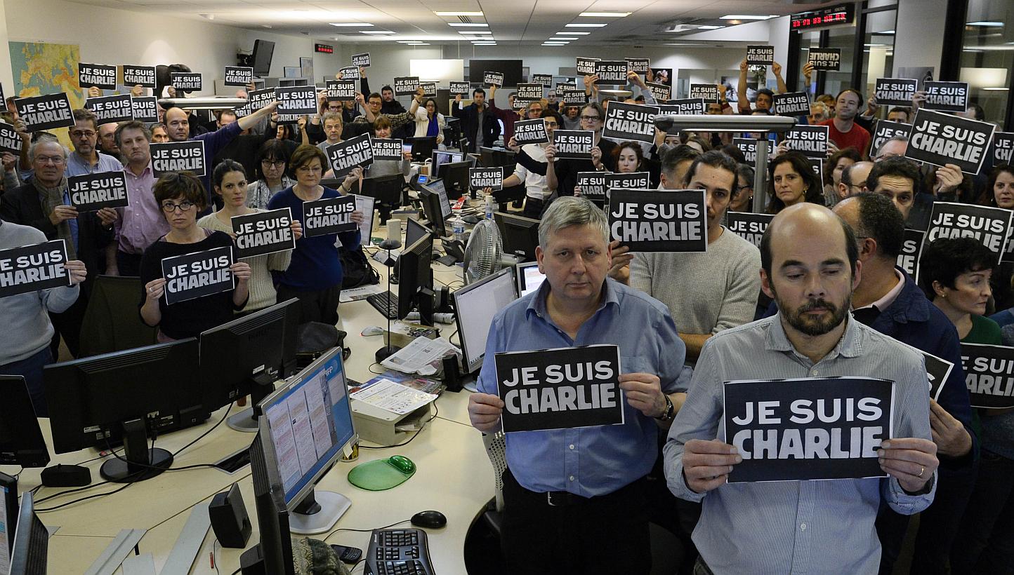 Journalists with placards reading "I am Charlie" observing a minute of silence, on Jan 7, 2015, following the attack by gunmen in the offices of the French satirical weekly Charlie Hebdo. -- PHOTO: AFP