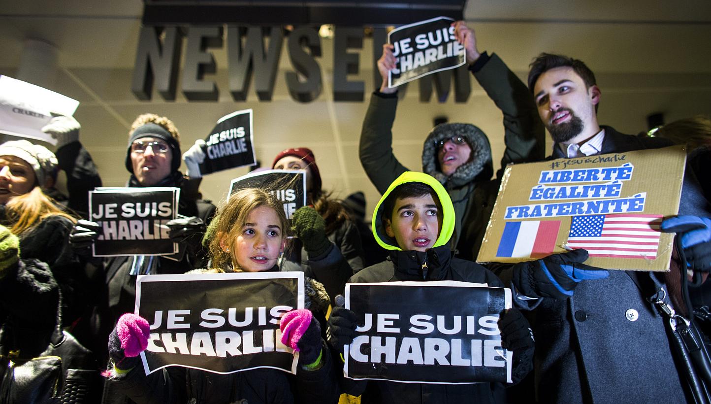 Participants holding signs that read "Je Suis Charlie" (I am Charlie) during a vigil for the victims of the attack on the Paris offices of satirical magazine Charlie Hebdo outside the Newseum in Washington, DC, USA, on Jan 7, 2015. -- PHOTO: EPA
