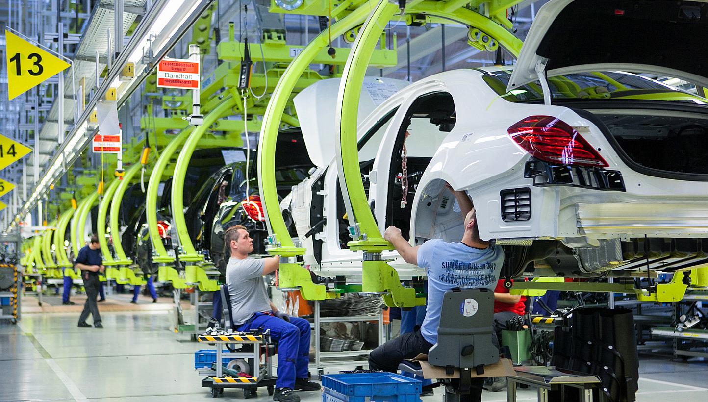 German exports fell sharply in November and industrial output also declined, suggesting Europe's largest economy ended 2014 on a weak note. -- PHOTO: BLOOMBERG