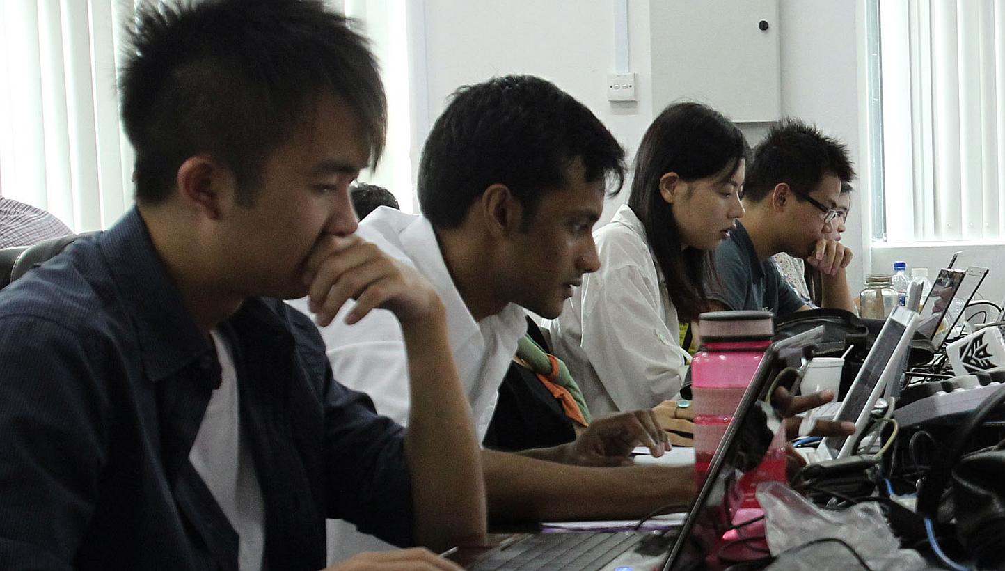 Singapore has leapt past more than 10 global nations in broadband speed, coming in 10th in speed ranking for the first time. -- PHOTO: ST FILE