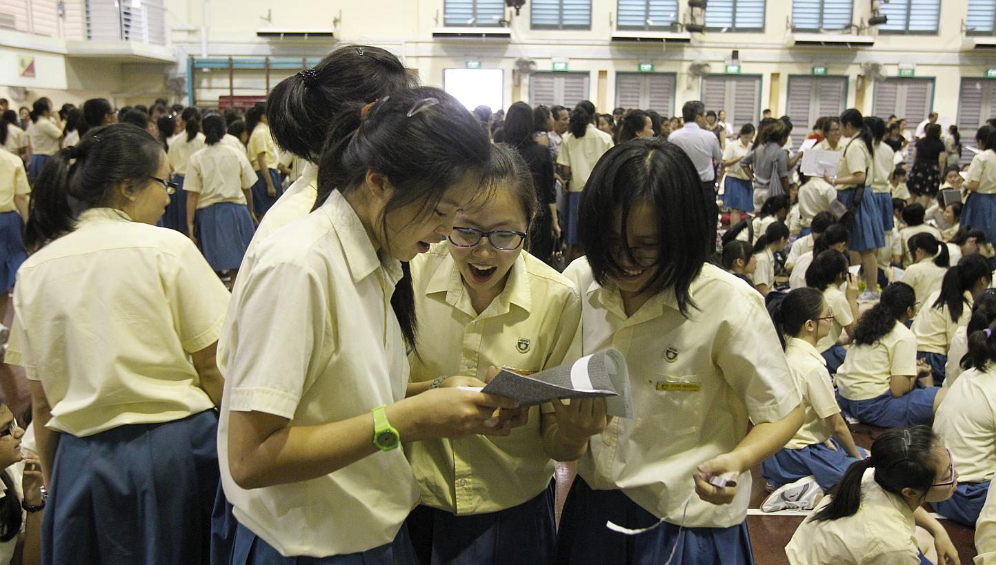 Students at Crescent Girls’ Secondary School checking out one another’s GCE O-level results. Prime Minister Lee Hsien Loong on Monday congratulated all students who are receiving their results. -- ST PHOTO: KEVIN LIM