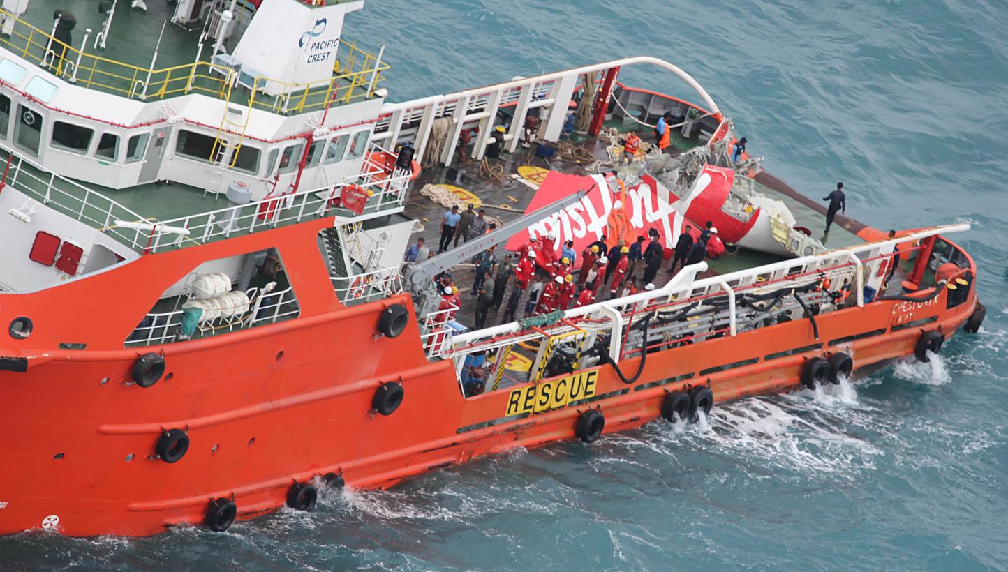 Crest Onyx, an offshore supply ship that lifted the tail of Air Asia Flight QZ8501 from the sea floor on Jan 10, 2015 in the Java Sea. Indonesian navy divers took advantage of calm weather on Monday as they attempted to retrieve the black box flight 