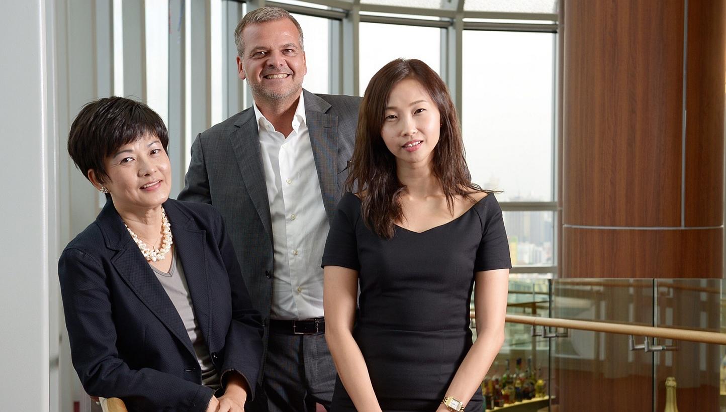 (From left) Linda Teo, MD of Carrie Academy International, Jan Rafael Moller, VP of sales at Global Blue Asia Pacific and&nbsp;Wendy Ng, Reebonz Member Relations Manager, at the newly-launched luxury service class on Jan 12, 2015.&nbsp;-- ST PHOTO:&n