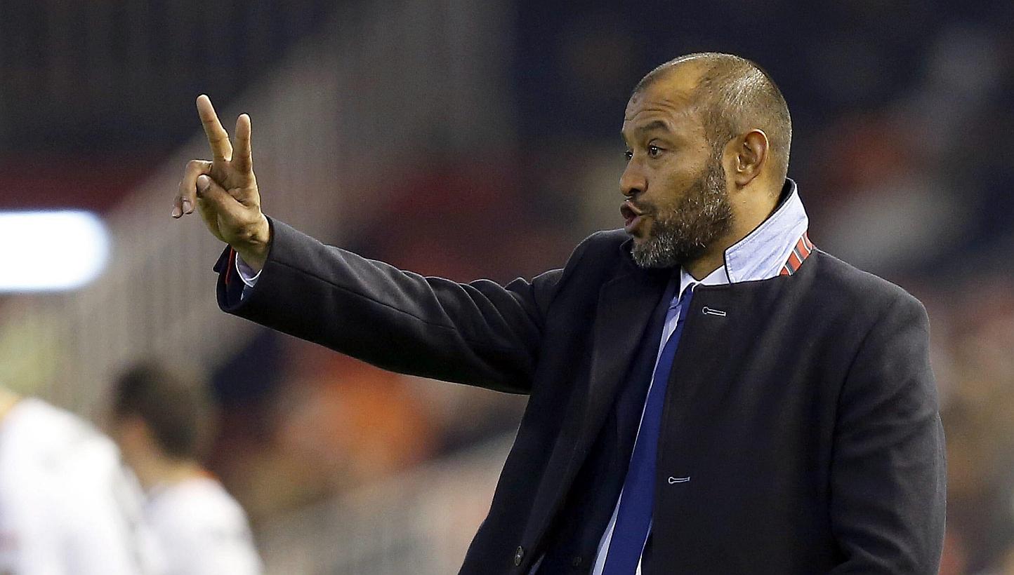 Valencia CF's head coach Nuno Espirito Santo gestures during their King's Cup round of sixteen first leg soccer match at Mestall stadium in Valencia, eastern Spain, on 7 Jan 2015. Valencia coach Nuno has extended his contract until the end of th