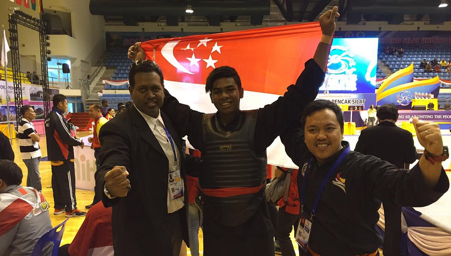 A victorious Sheik Alau'ddin being flanked by his father (left) and national match coach Muhammad Fiqri. -- ST PHOTO: CHUA SIANG YEE
