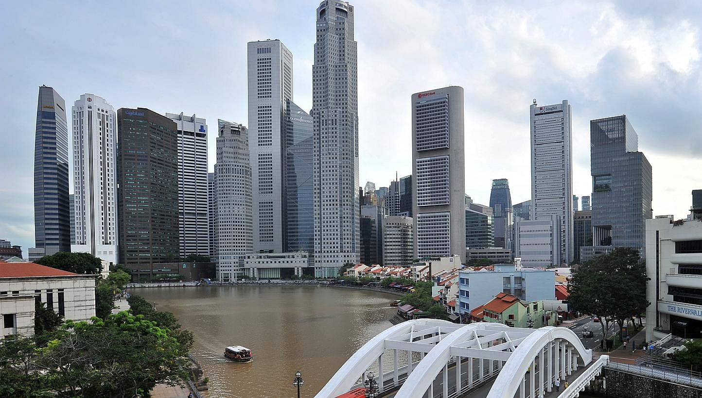 Prime Minister Lee Hsien Loong said Singaporeans have to get used to a more gradual wage increase as the country's economic growth moderates to the lower level typical of developed countries. -- PHOTO: ST FILE
