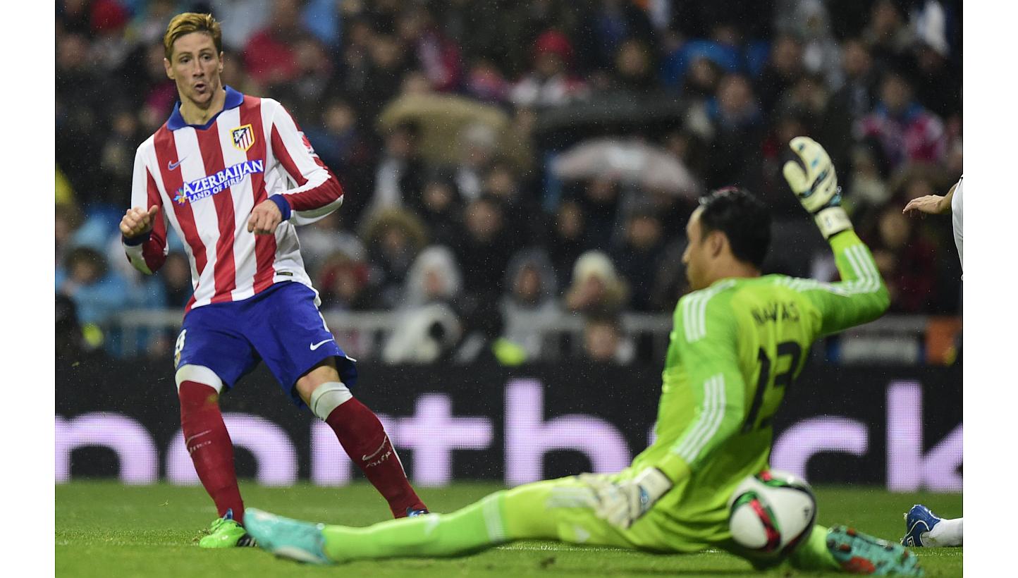 Atletico Madrid's forward Fernando Torres (left) scores during the Spanish Copa del Rey (King's Cup) round of 16 second leg football match Real Madrid CF vs Club Atletico de Madrid at the Santiago Bernabeu stadium in Madrid on Jan 15, 2015. -- PHOTO: