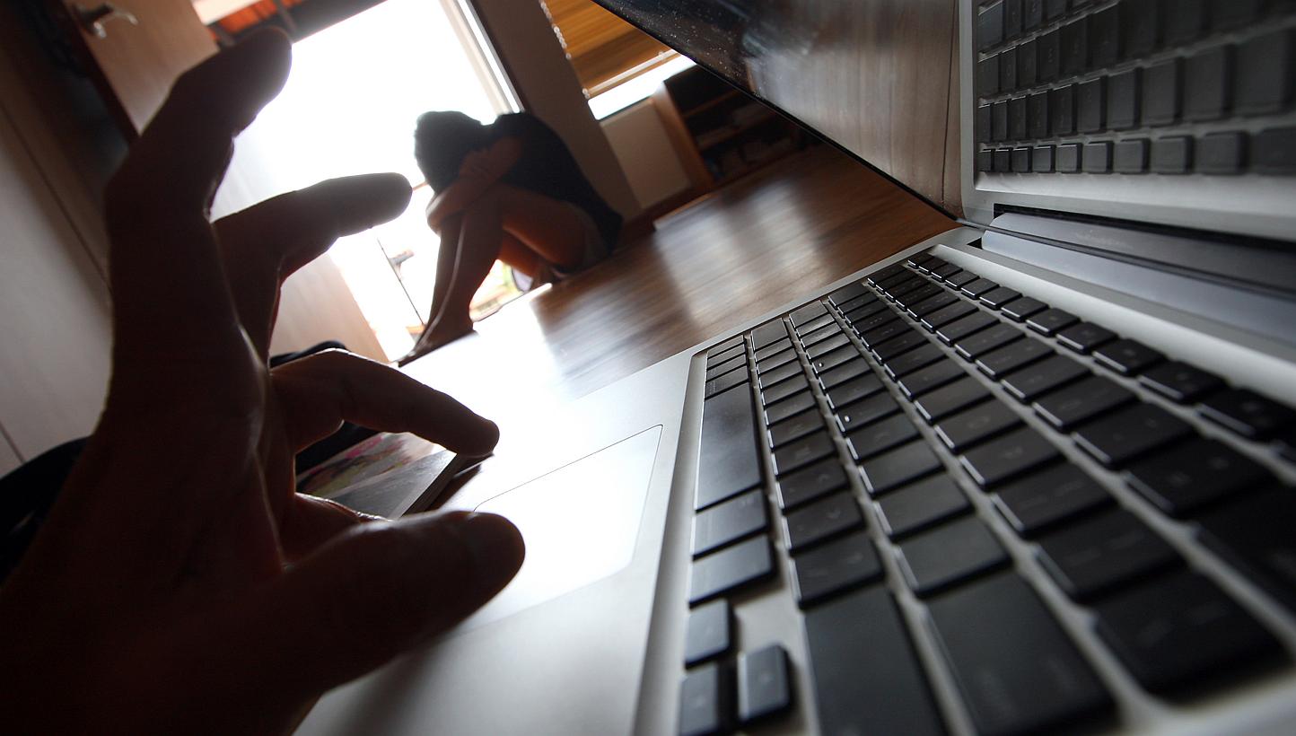 In today's age, school curriculum on the risks of social media and sexual grooming needs to be strengthened. More needs to be done to educate young people and parents on online risks. Photo for illustration. -- NP PHOTO: MOHD ISHAK