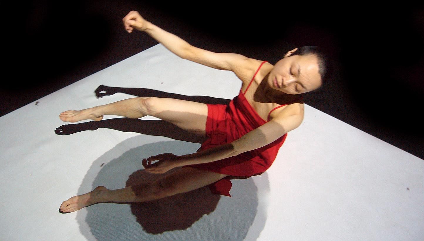 Loss-Layers, by France-based collective A.lter S.essio, features solo performer Yum Keiko Takayama dancing with projections illustrated by Matthieu Levet and Cecile Attagnant. -- PHOTO:&nbsp;FABRICE PLANQUETTE