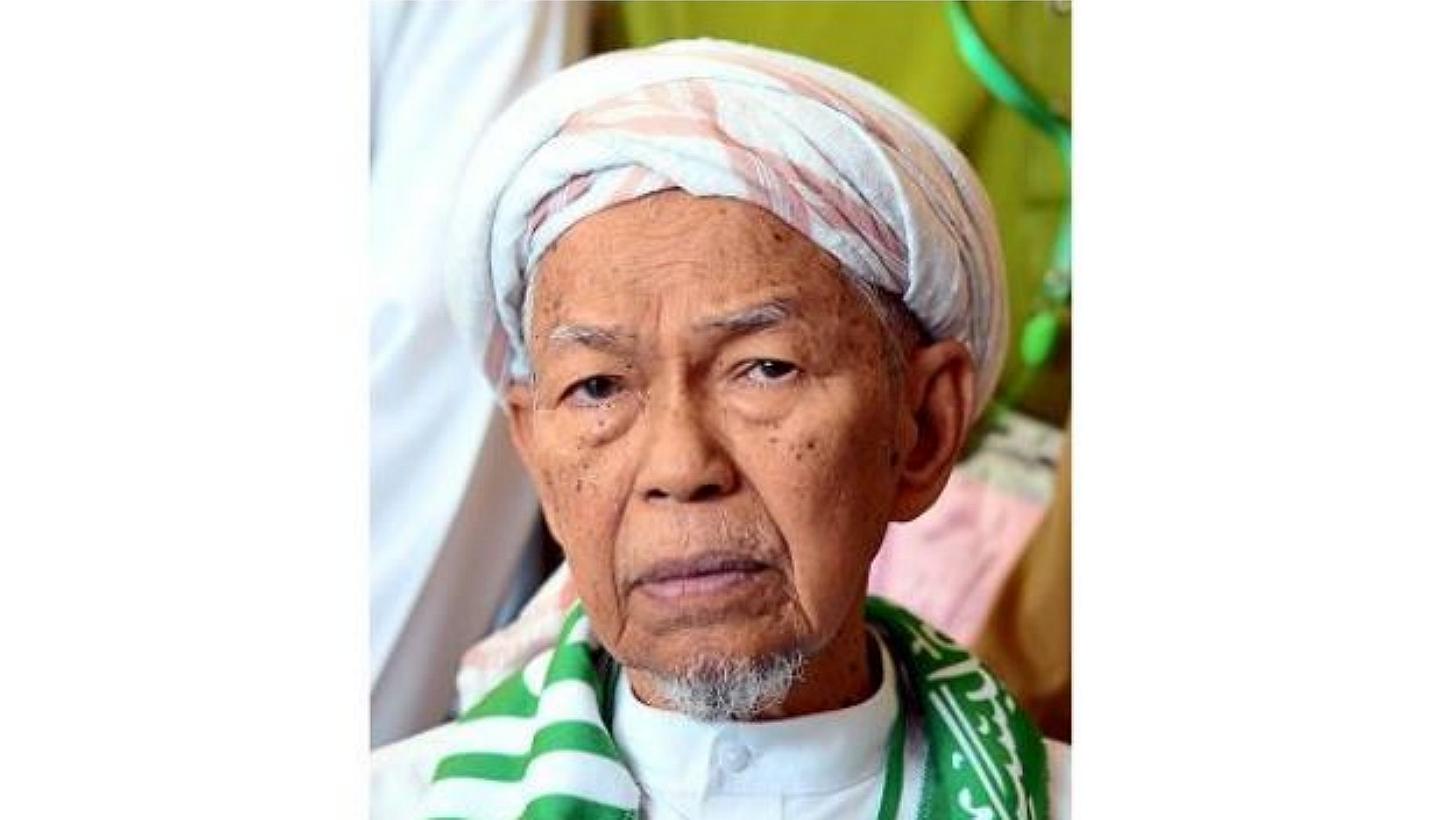 The spiritual leader of Malaysia's opposition PAS, Nik Aziz Nik Mat, has regained consciousness after being admitted to the Intensive Care Unit. -- PHOTO: THE STAR/ASIA NEWS NETWORK