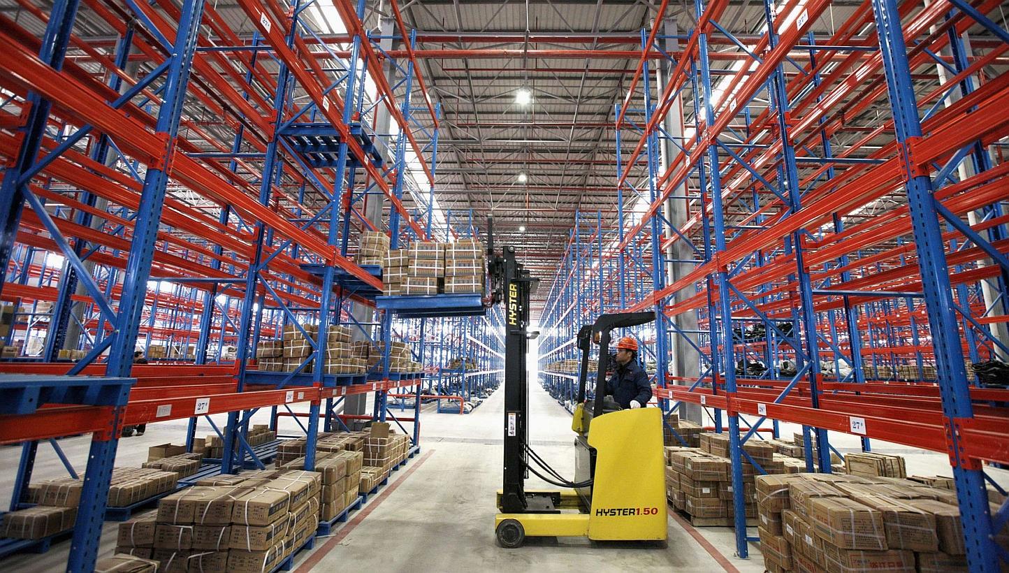 An employee works at a logistic center in Huaibei, Anhui province on Jan 20, 2015. China's manufacturing growth stalled for the second straight month in January and companies had to cut prices at a faster clip to win new business, adding to worries a