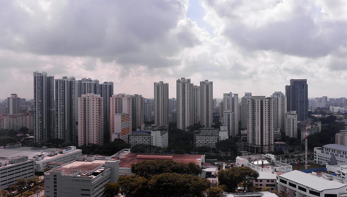 Prices of private homes fell 1.1 per cent in the fourth quarter, dragging prices down by 4 per cent in 2014, compared with an increase of 1.1 per cent in 2013. -- PHOTO: ST FILE