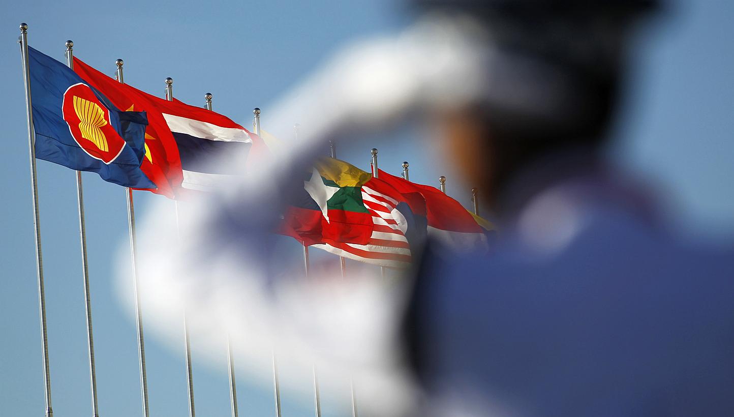 Asean will officially call itself a single market by year's end, but "big things" like seamless travel within the 10-nation bloc would only come in 2020, Malaysia's trade minister told AFP in an interview. -- PHOTO: REUTERS