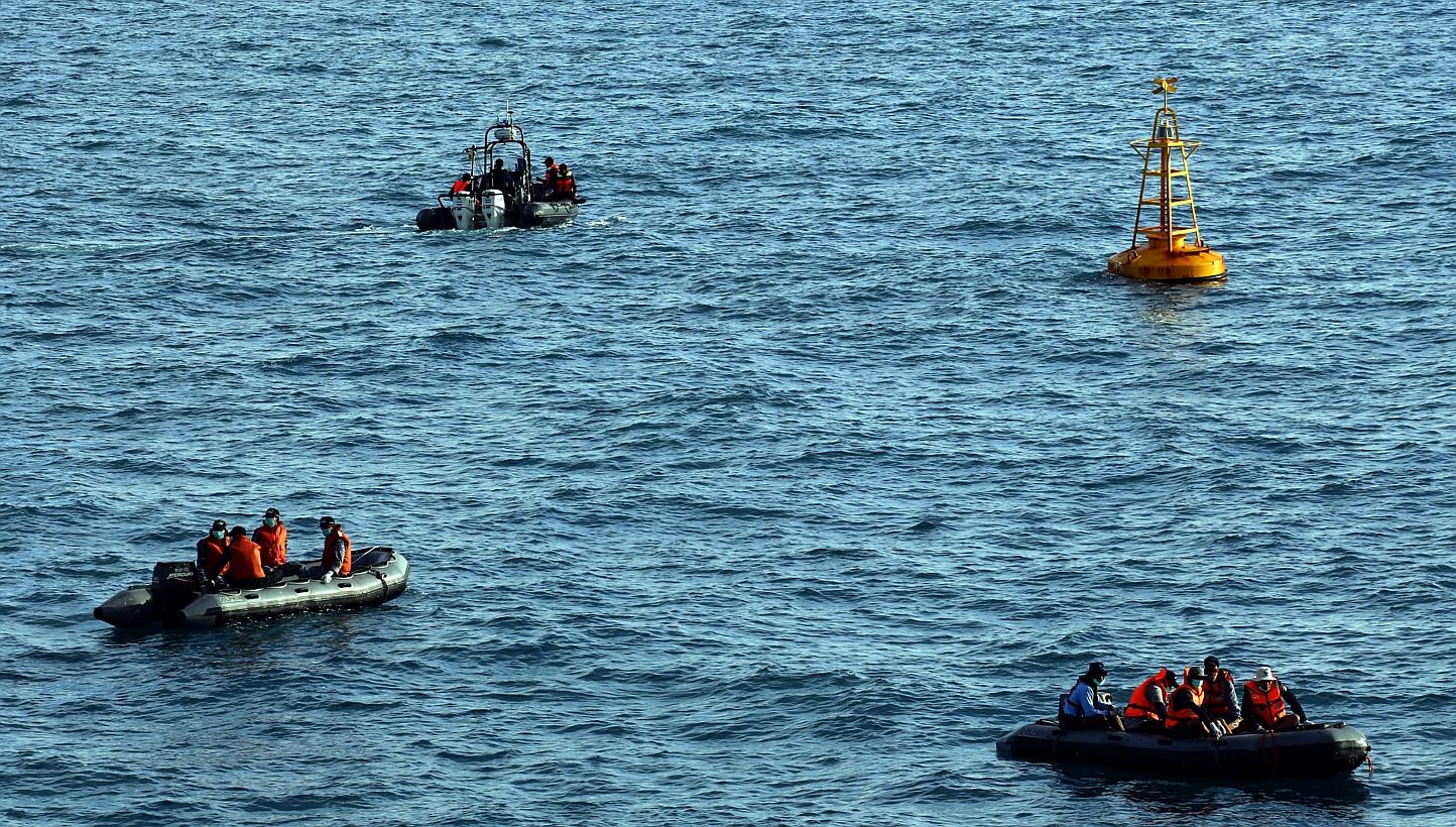 Indonesian rescue personnel on rubber boats during the recovery operation of the victims and wreckage of the AirAsia Flight QZ8501 airliner on the ocean off Pangkalan Bun, Central Borneo, Indonesia, on Jan 23, 2015. Indonesia's military on Tuesd