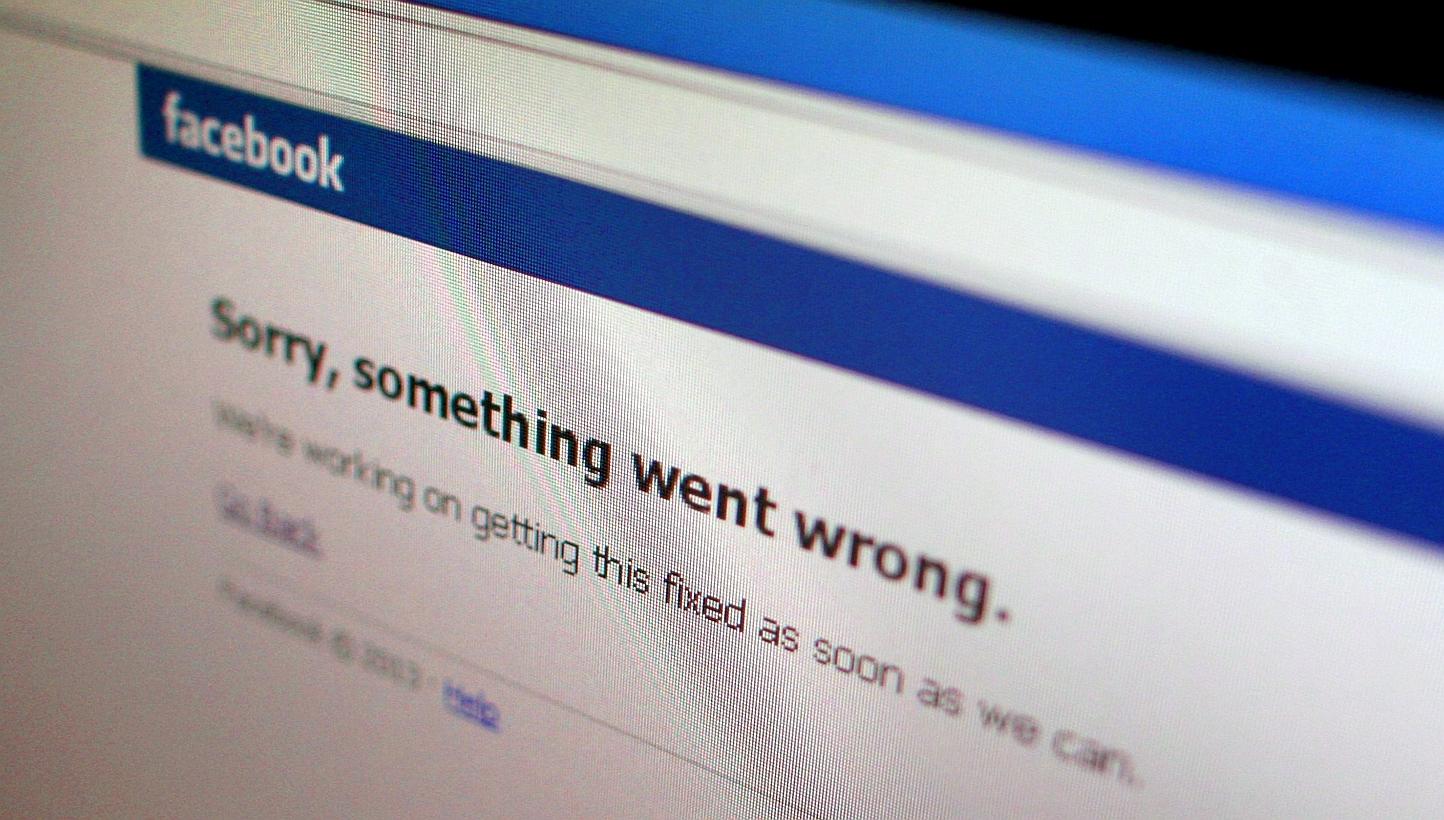 A Facebook error message is seen in this illustration photo of a computer screen in Singapore in this June 19, 2014 file photo. A Twitter account that purports to speak for hacker group "Lizard Squad" posted messages suggesting that it was behin