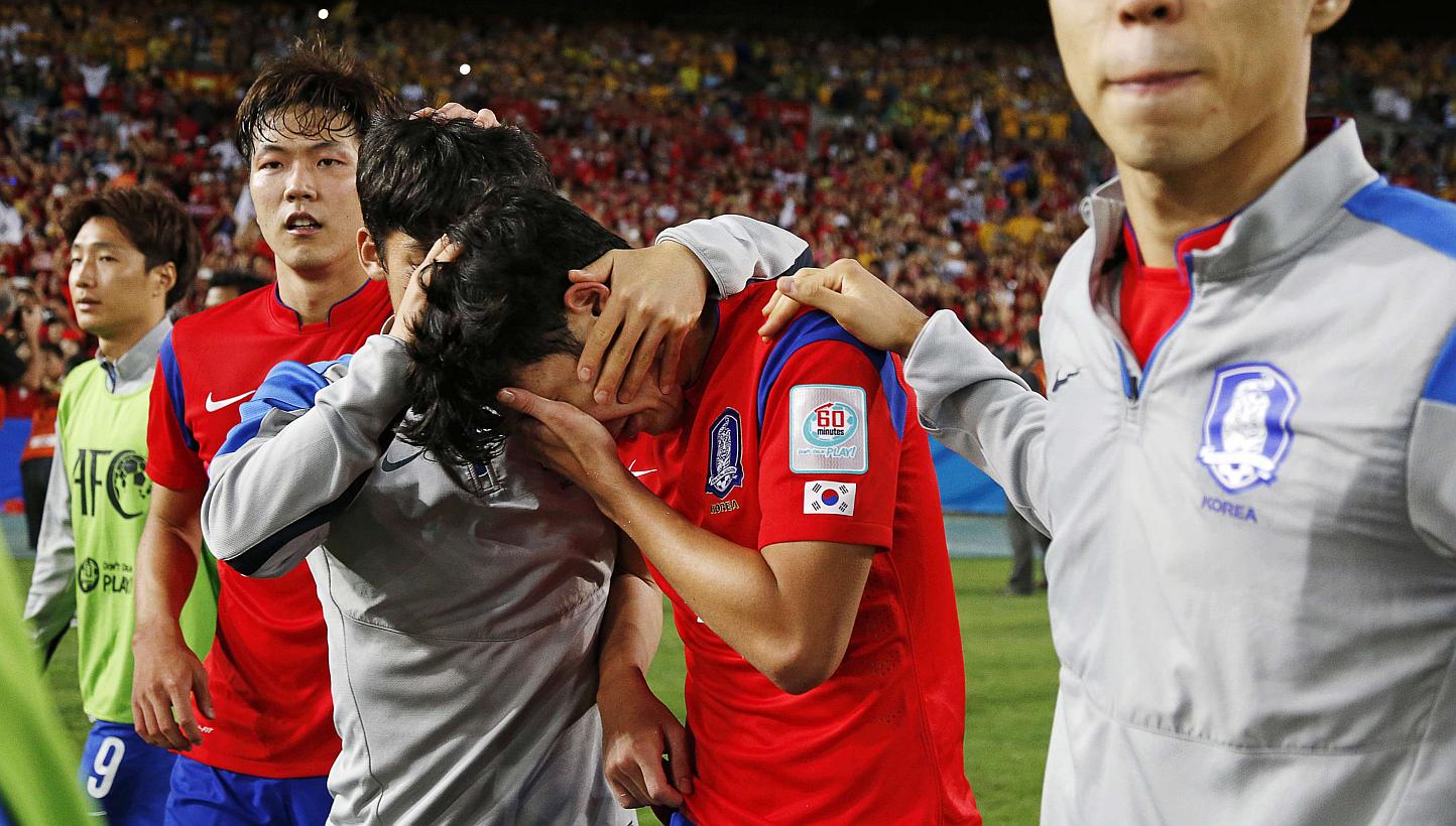 South Korea's Son Heung-min (centre) is consoled by team mates after their Asian Cup final soccer loss to Australia at the Stadium Australia in Sydney Jan 31, 2015. -- PHOTO: REUTERS