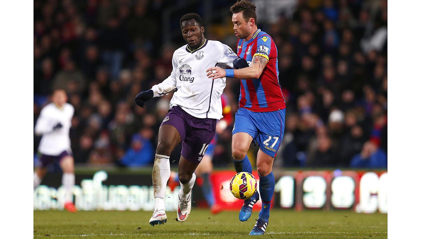 Romelu Lukaku (left) of Everton is challenged by Damien Delaney of Crystal Palace during their English Premier League soccer match at Selhurst Park, London Jan 31, 2015. -- PHOTO: REUTERS