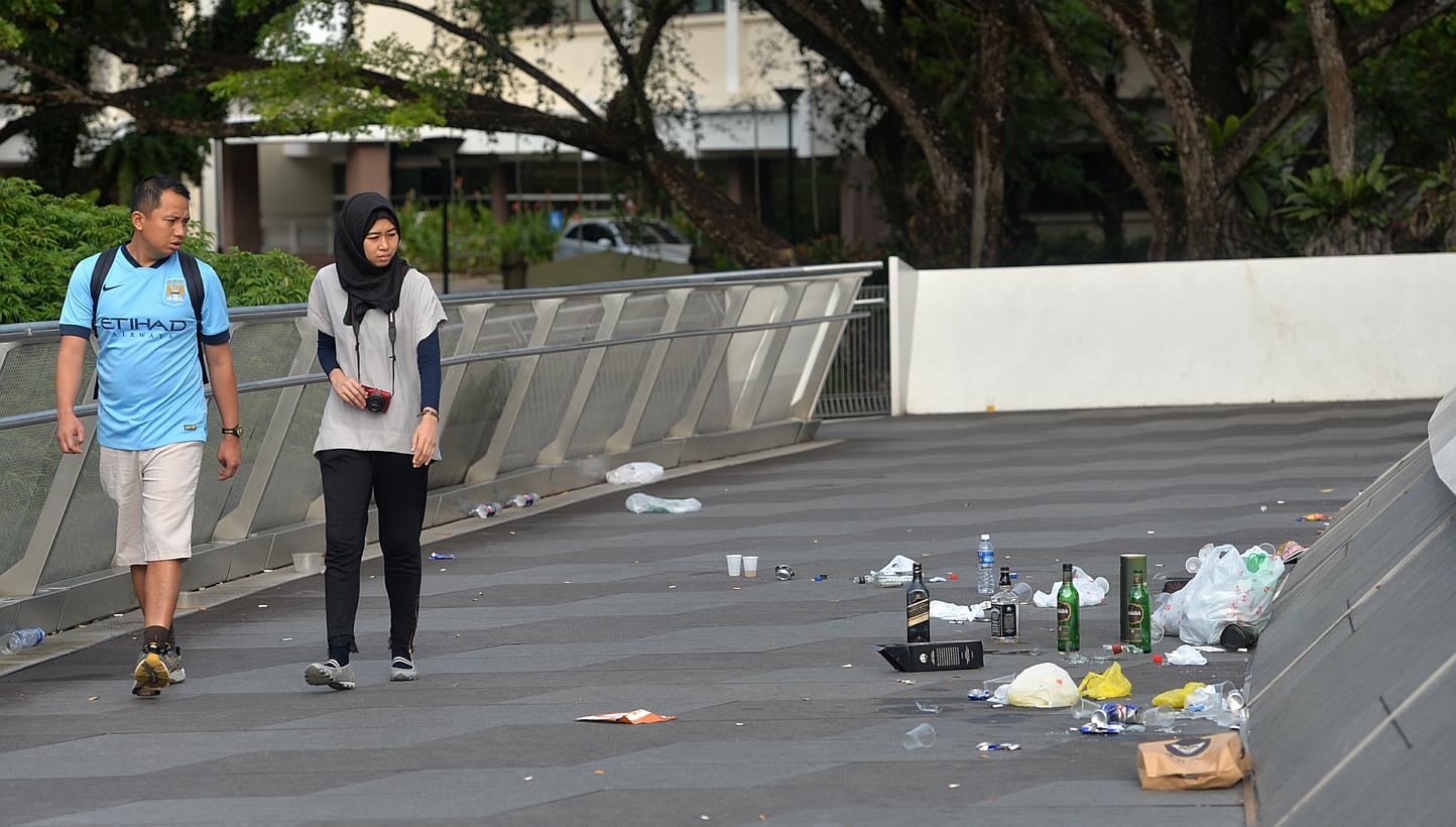 Litter left on the Alexandra Arch bridge in Henderson Road. Last year, the NEA issued 19,000 tickets for littering, double that of 2013.
