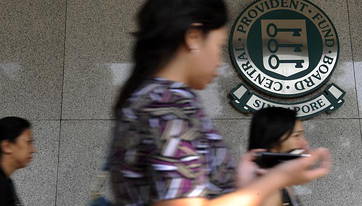 Central Provident Fund (CPF) members should be able to withdraw up to 20 per cent of their savings when they become eligible for monthly payouts at 65, the panel reviewing the scheme has recommended. -- PHOTO: ST FILE