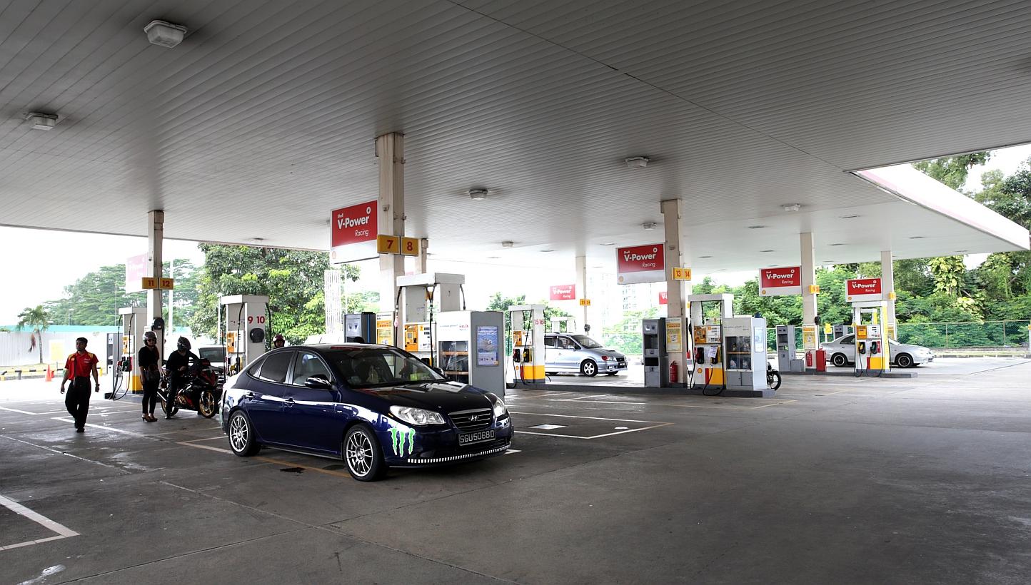 Cars topping up their fuel tanks at a Shell petrol station. Petrol prices fluctuated on Friday, with at least three firms adjusting some of their prices from Thursday. As of 4pm on Friday, only prices at Esso remained unchanged. -- ST PHOTO: CHE