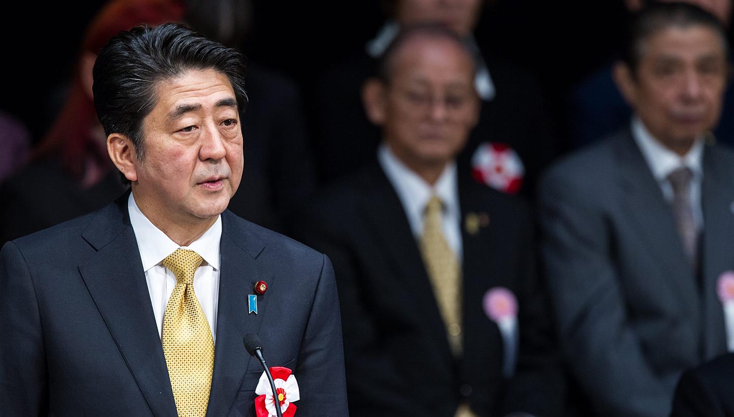 Prime Minister Shinzo Abe's handling of the hostage crisis involving two Japanese captured in Syria and killed by Islamic State in Iraq and Syria (ISIS) militants has helped raise the approval ratings of the Japanese government, polls published this 