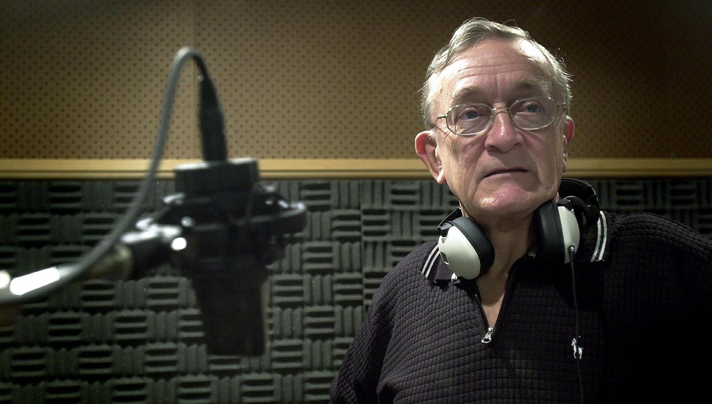 Former radio DJ Mike Ellery (seen here in a July 18, 2003 file picture), one of Singapore's most prominent radio personalities from the 1950s to 1980s, died on Feb 3, 2015, from lymphoma. -- PHOTO: ST FILE