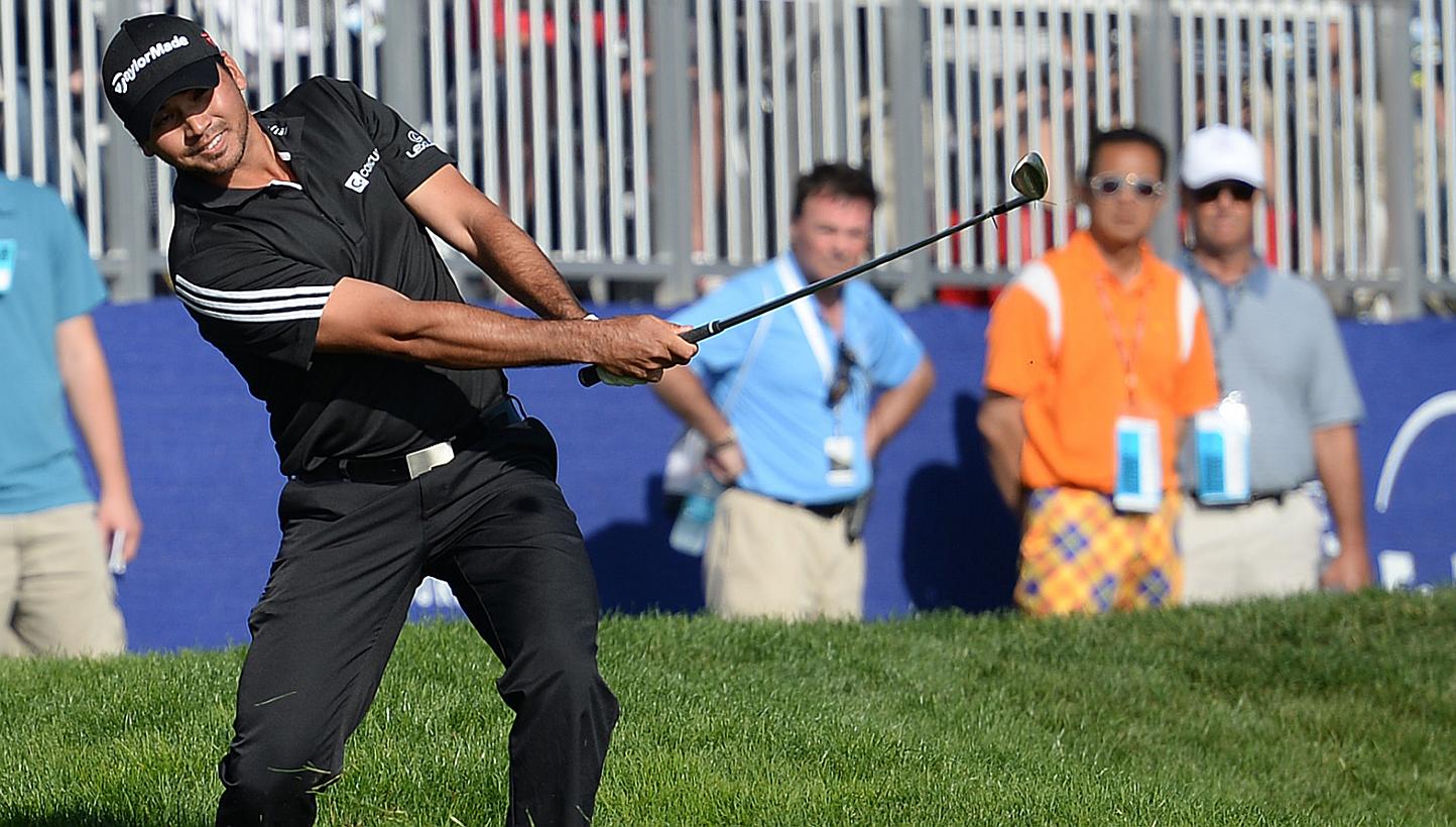 Jason Day chipping out of the rough surrounding the 18th green in the final round of the Farmers Insurance Open golf tournament at Torrey Pines Municipal Golf Course. -- PHOTO: REUTERS