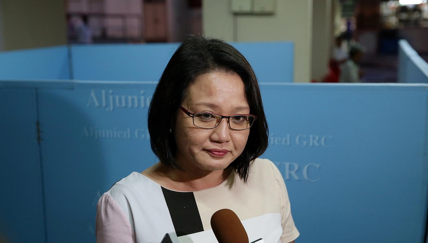Aljunied-Hougang-Punggol East Town Council chairman Sylvia Lim at her Meet-the-People Session in Serangoon Avenue 4 on Monday, Feb 9, 2015. -- ST PHOTO: SEAH KWANG PENG