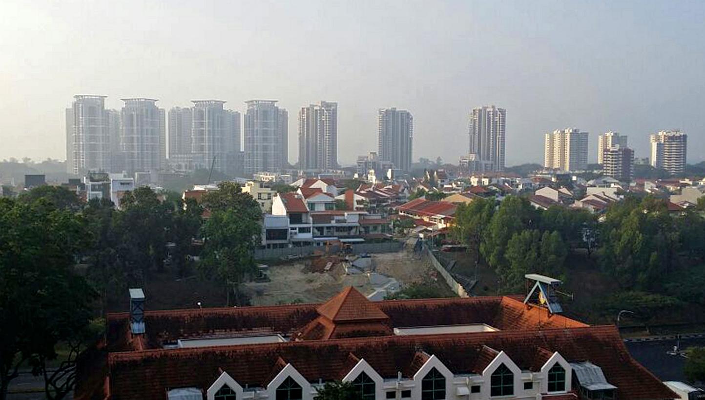 Haze as seen in Bedok around 8am when PSI level in the East was at 78. -- ST PHOTO: DAVID FOO