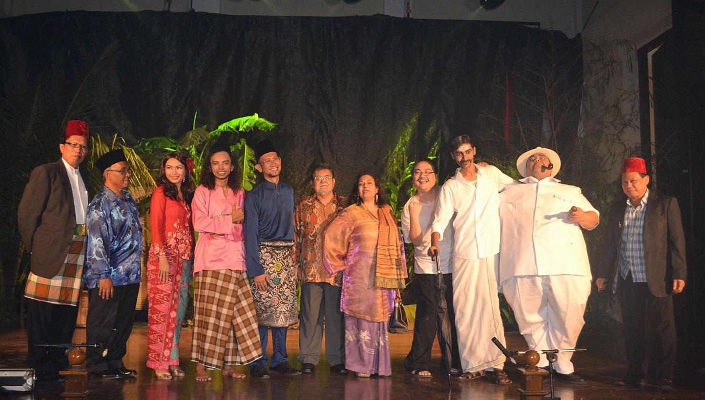 The popular George Town Festival included a Boria performance, a typically Straits Muslim form of entertainment that used to be presented in public spaces a long time ago. Using parody, it pokes fun at modern life, while carrying a comedic moral mess