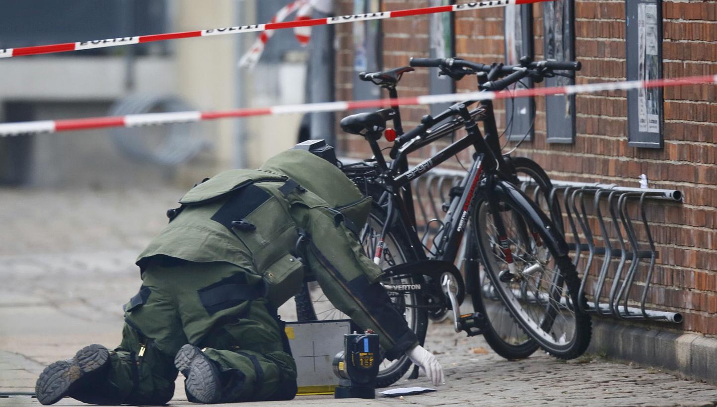 A bomb disposal expert investigates an unattended package in front of a cafe in Oesterbro, Copenhagen on Feb 17, 2015. No explosives were found in the package, Danish police said later on in a twitter message. -- PHOTO: REUTERS