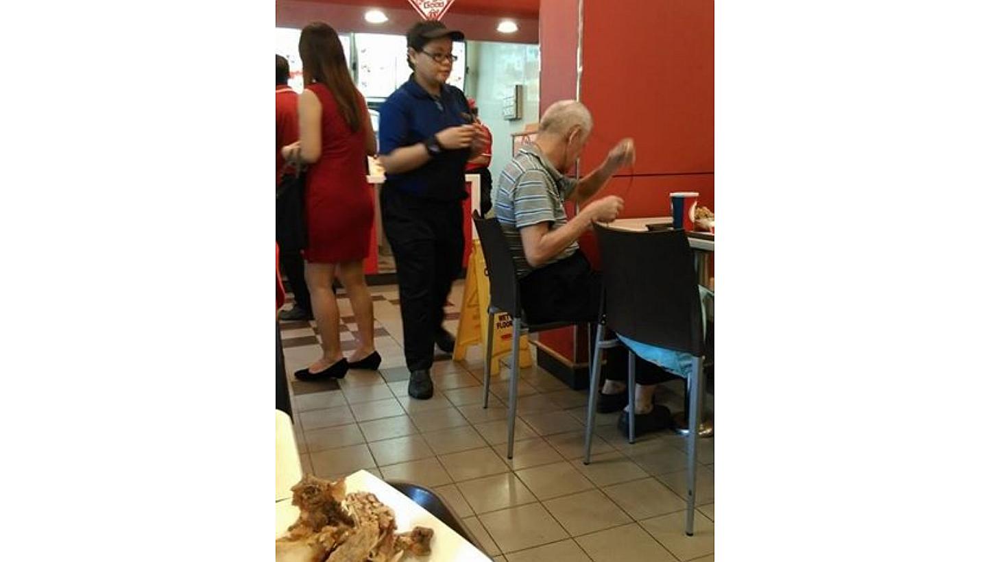 An employee of fast-food joint Kentucky Fried Chicken has been lauded for taking extra effort to serve one of her customers. -- PHOTO: FACEBOOK / DORA ONG