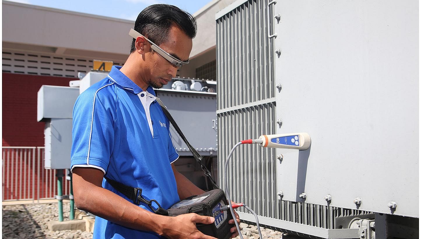 Staff at Singapore Power (SP) will&nbsp; use&nbsp; wearable technology&nbsp; to raise productivity and cut costs. -- PHOTO: SINGAPORE POWER
