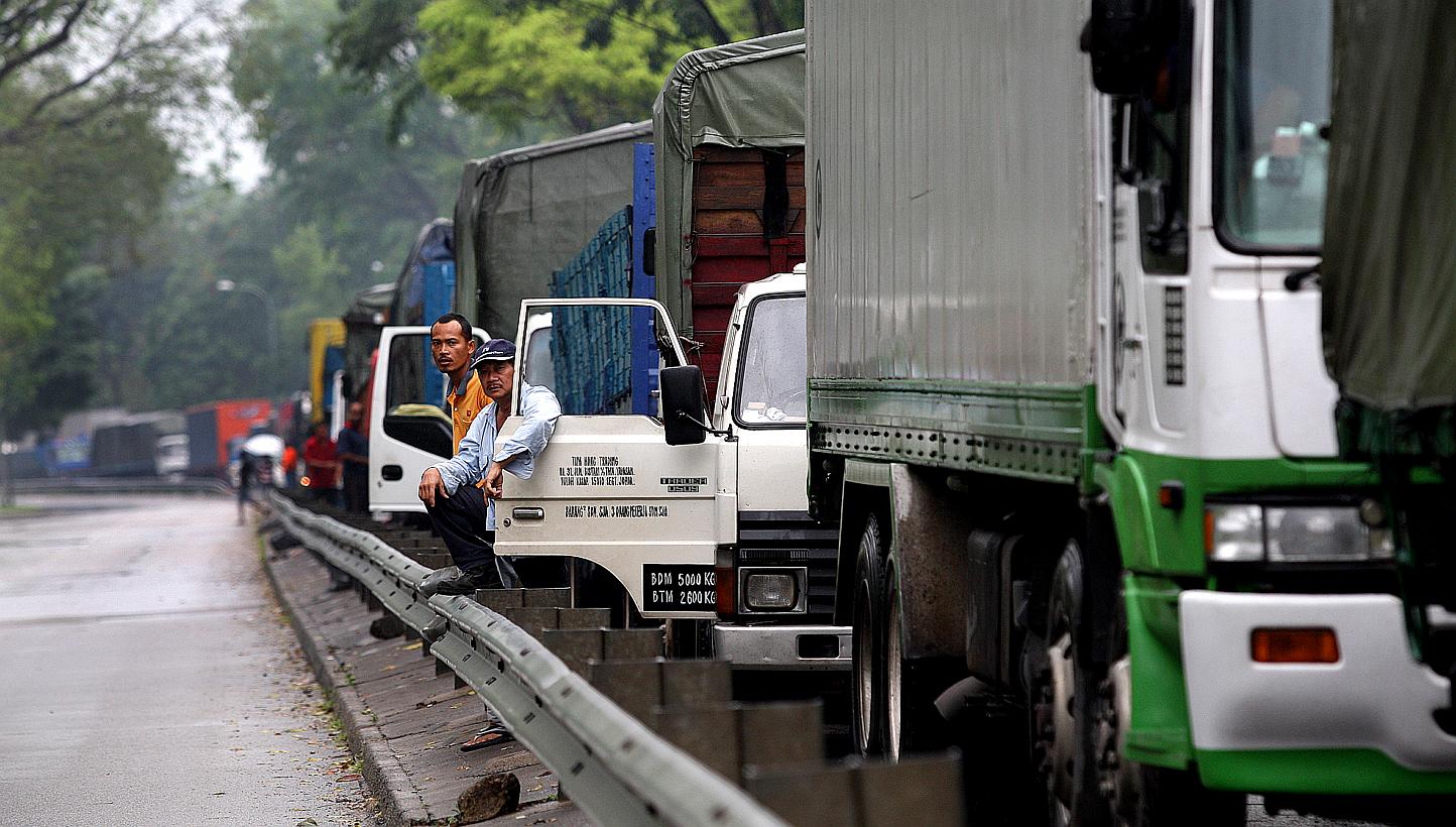 Heavy vehicles will have to be installed with more blind-spot mirrors by October to improve safety. -- PHOTO: ST FILE 