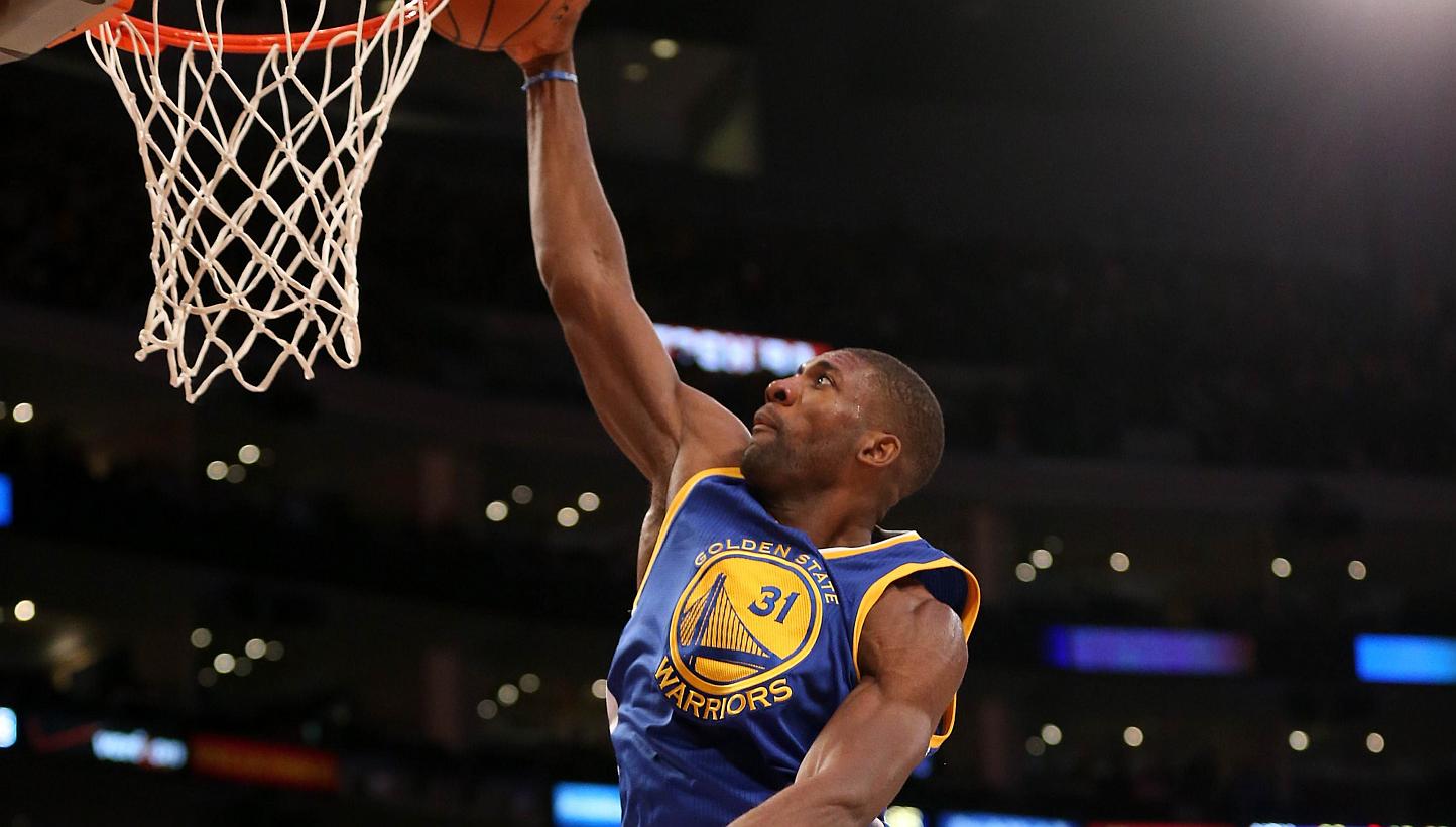 Festus Ezeli &nbsp;of the Golden State Warriors goes up for a shot against the Los Angeles Lakers at Staples Center on Dec 23, 2014 in Los Angeles, California. -- PHOTO: AFP