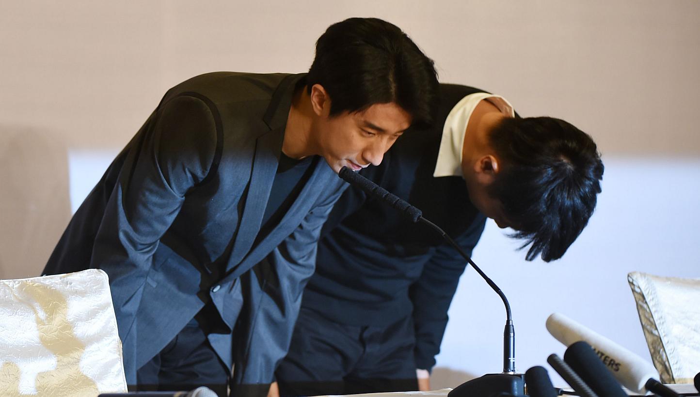 Actor Jaycee Chan (left) and his manager Steven Zhu&nbsp;bow at the beginning of a press conference in Beijing on Feb 14, 2015 following the former's release from jail.&nbsp;Jail has done actor Jaycee Chan a world of good, according to his dad, super