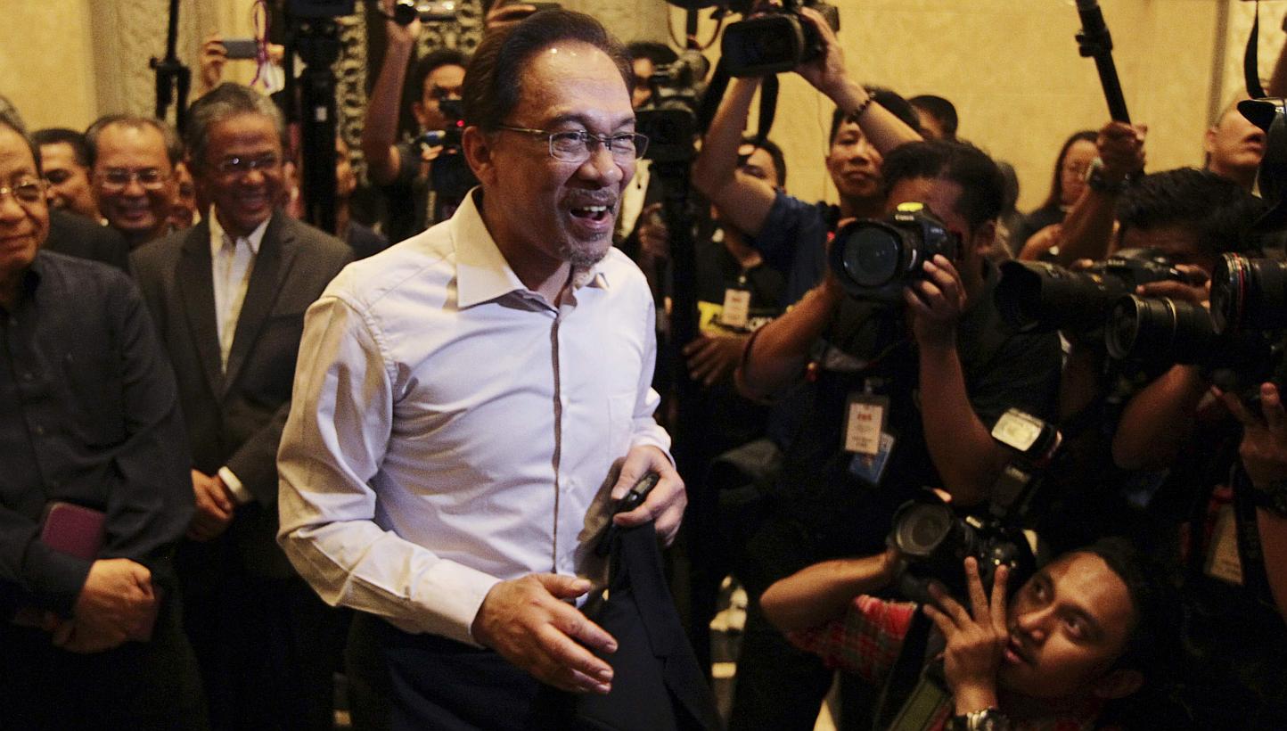 Malaysia's opposition leader Anwar Ibrahim (centre) arrives for the verdict in his final appeal against a conviction for sodomy, at the federal court in Putrajaya on Feb 10, 2015. Malaysia's opposition Parti Keadilan Rakyat (PKR) has written to