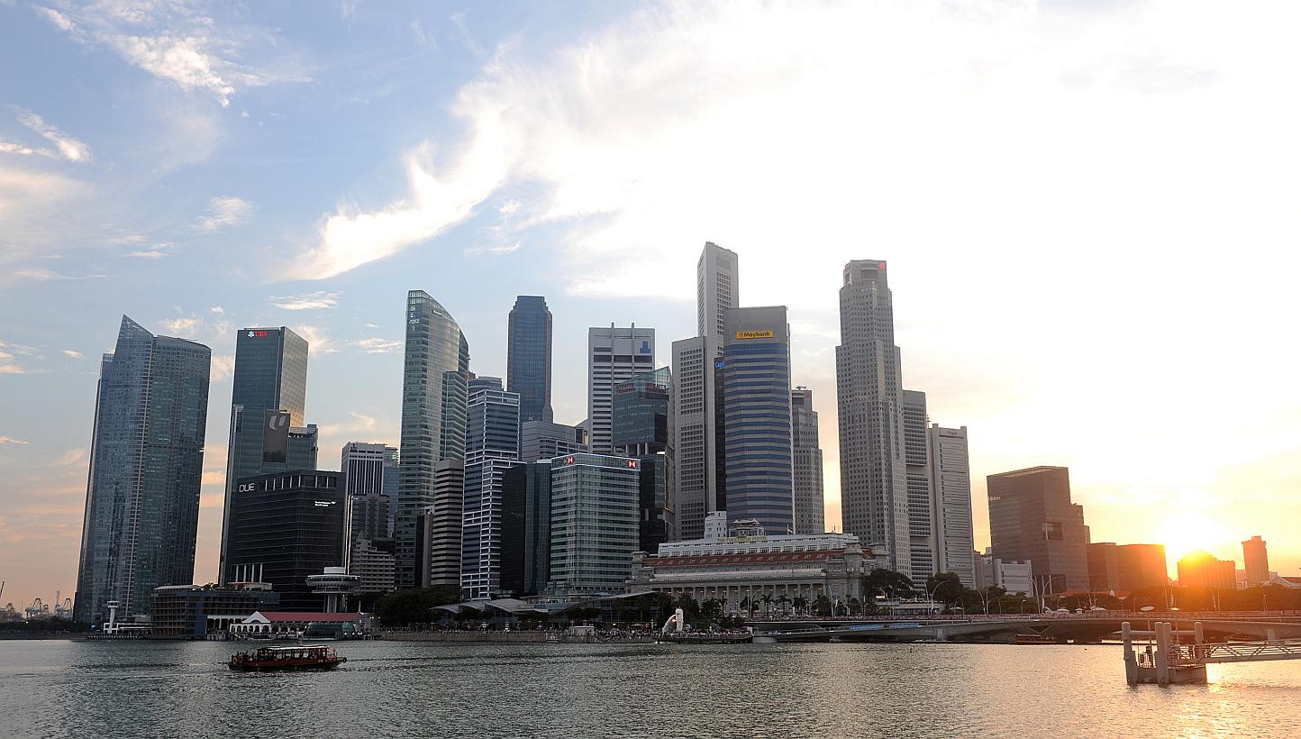 A total of 99.7 per cent of private banking professionals who offer clients financial advice have met the minimum requirement of at least 15 hours of training, according to the Institute of Banking and Finance (IBF) Singapore. -- ST PHOTO: TIFFANY GO