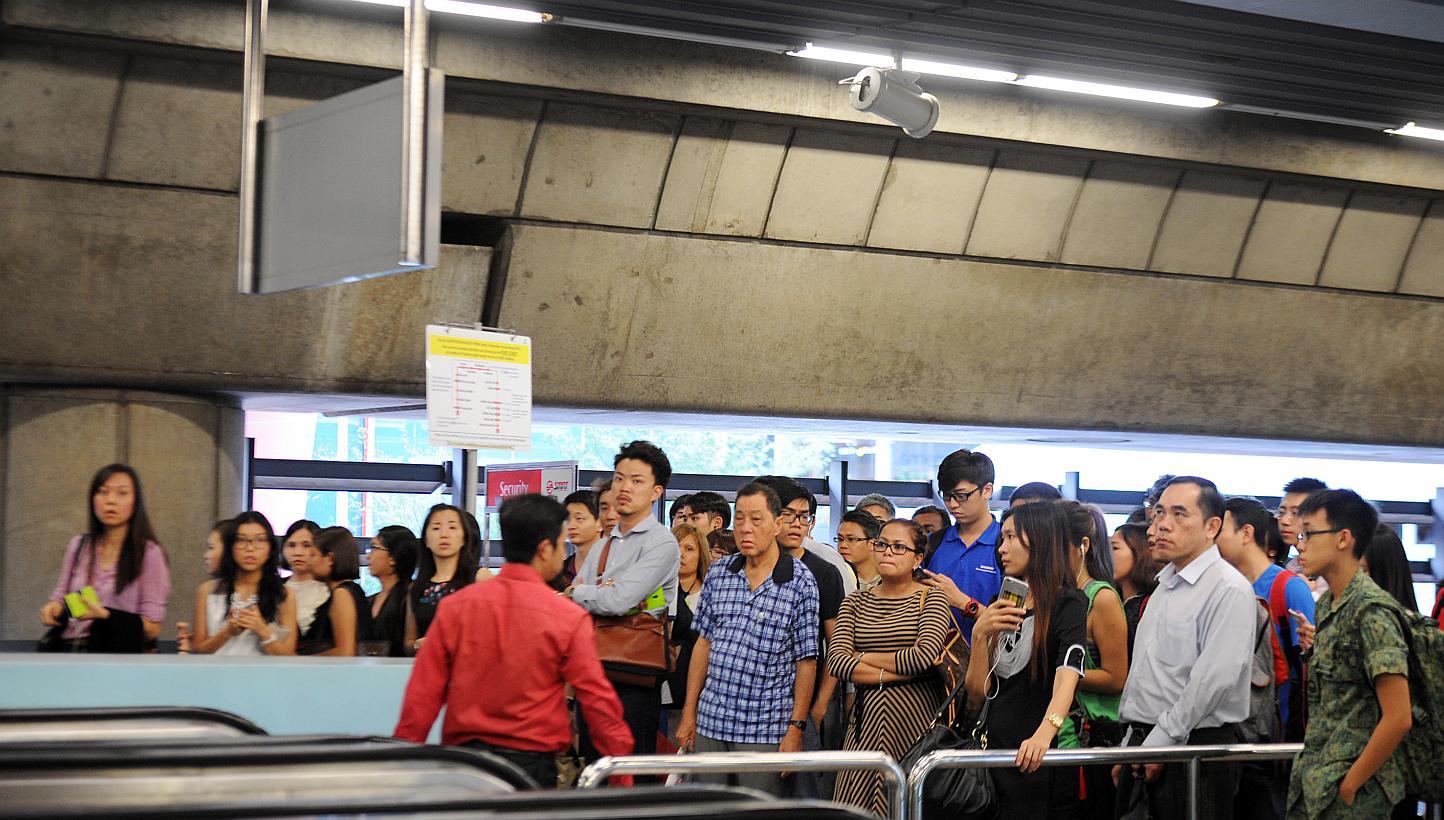 Commuters waiting at the East-West Line's Clementi MRT Station on March 3, 2015. As SMRT issued the statement on Tuesday, another delay occurred on the East-West line from Tanjong Pagar to Jurong East towards Joo Koon. -- ST PHOTO: TIFFANY GOH 