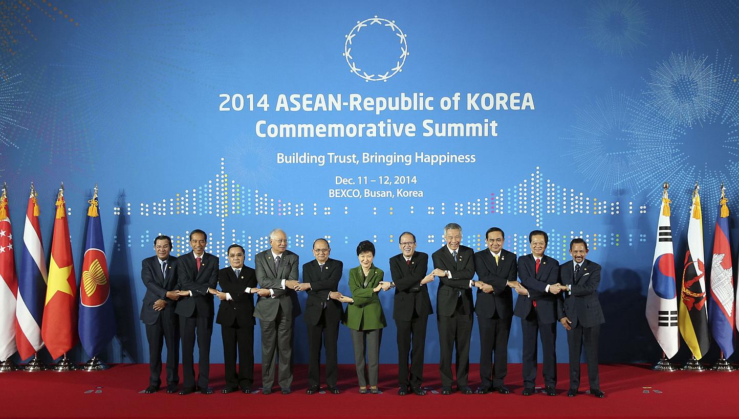 (From left) Cambodia's Prime Minister Hun Sen, Indonesia's President Joko Widodo, Laos' Prime Minister Thongsing Thammavong, Malaysia's Prime Minister Najib Razak, Myanmar's President Thein Sein, South Korea's President Park Geun Hye, Philippine's Pr