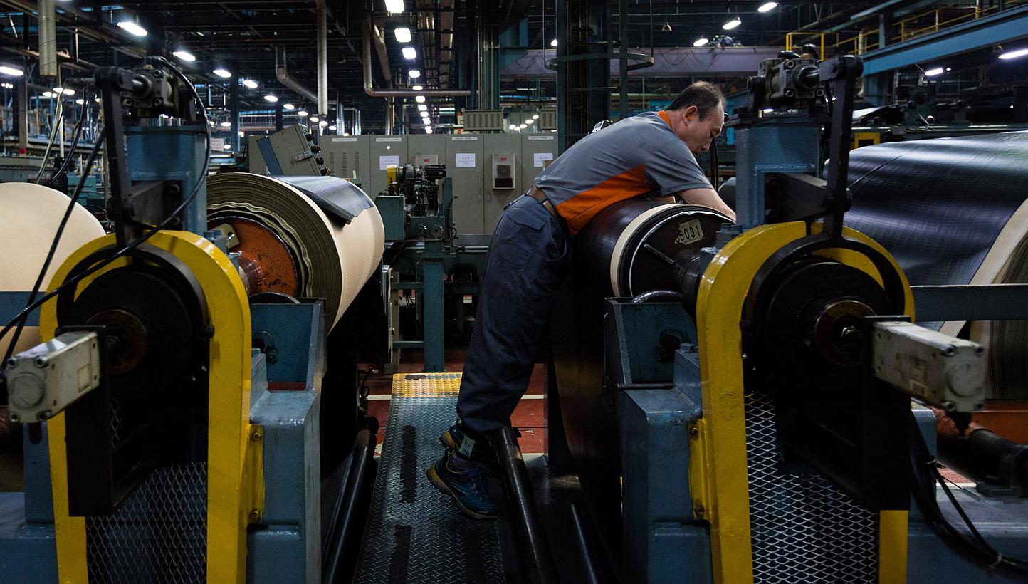 An employee at work on the production line of a tyre company in Geumsan, South Korea, on March 2, 2015.&nbsp;South Korea's legion of older workers has helped keep the jobless rate low but has exacerbated record low employment among the young - less t