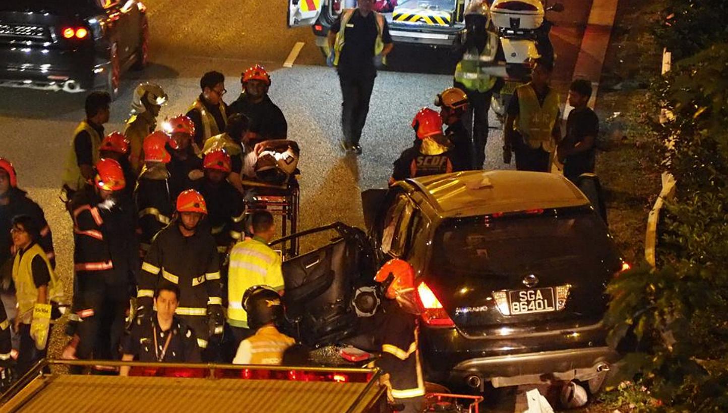 Car rams into road divider on PIE near Bedok North Ave 3 exit, 2 ...